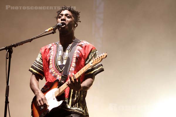 BLOC PARTY - 2009-08-28 - SAINT CLOUD - Domaine National - Scene de la Cascade - Rowland Kelechukwu Okereke